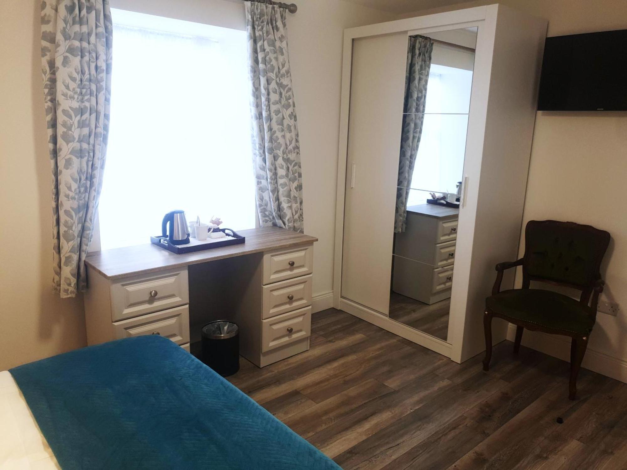Imperial Hotel Тралий Екстериор снимка