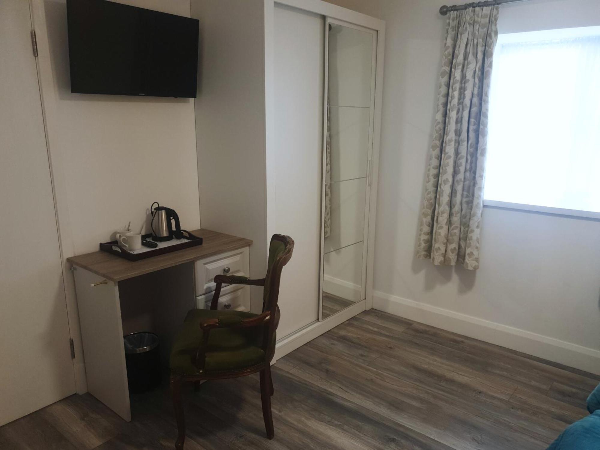 Imperial Hotel Тралий Екстериор снимка