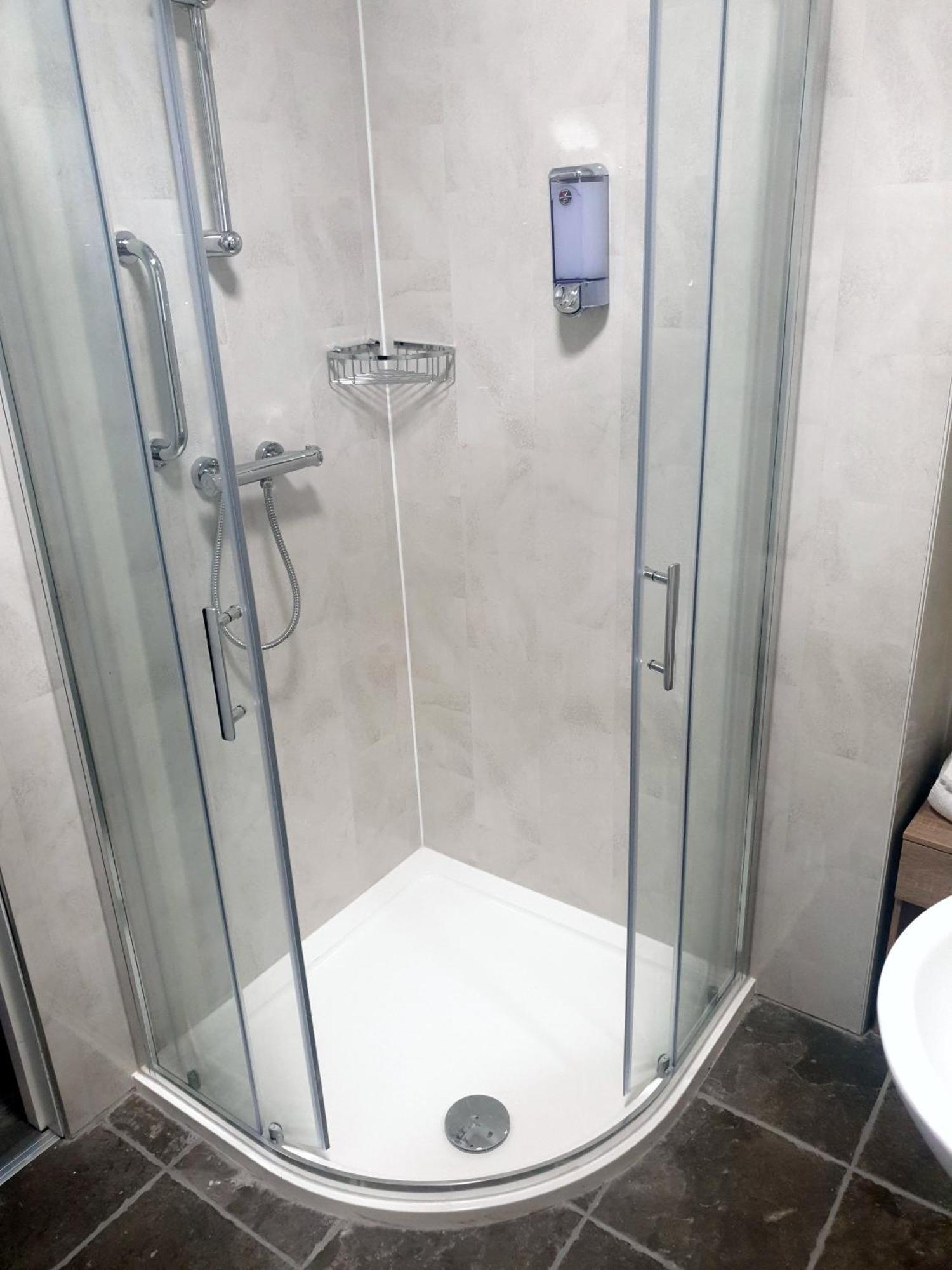 Imperial Hotel Тралий Екстериор снимка